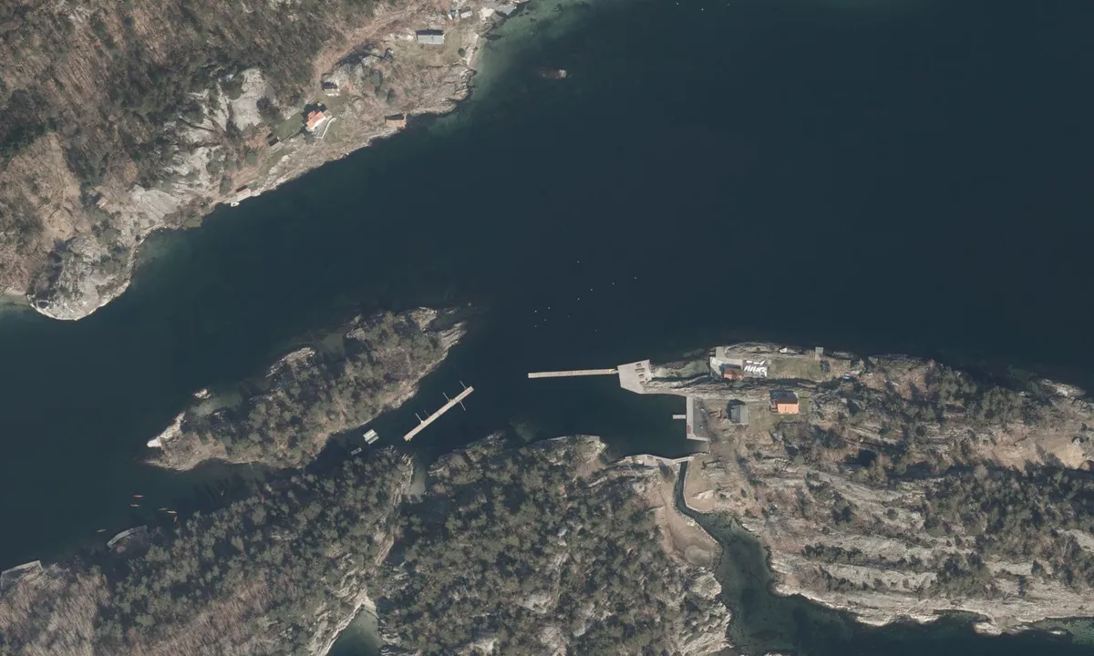 Flyfoto av Finnøya Seilsenter