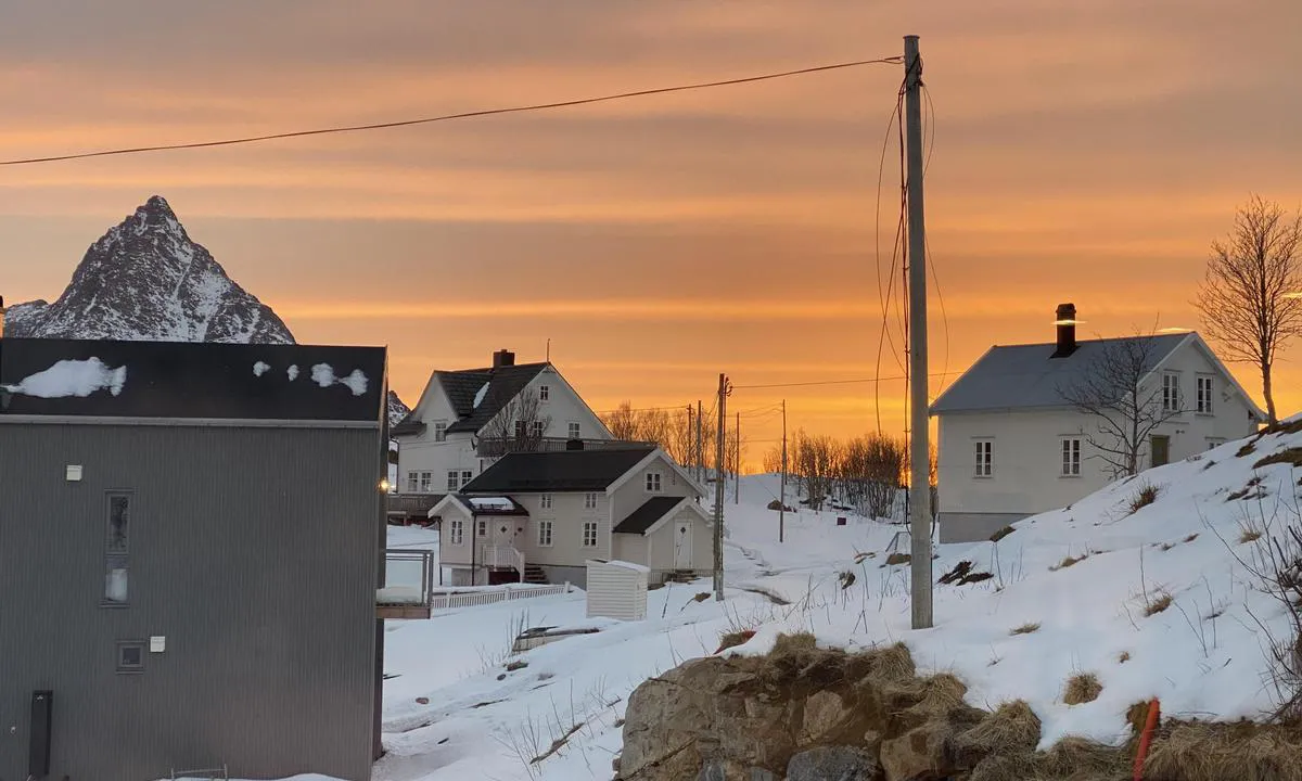 Fiskeværet Skipnes: {"base": "no", "no": "Vakker vinterhimmel", "se": "Vacker vinterhimmel", "en": "Beautiful winter sky", "da": "Smuk vinterhimmel"}