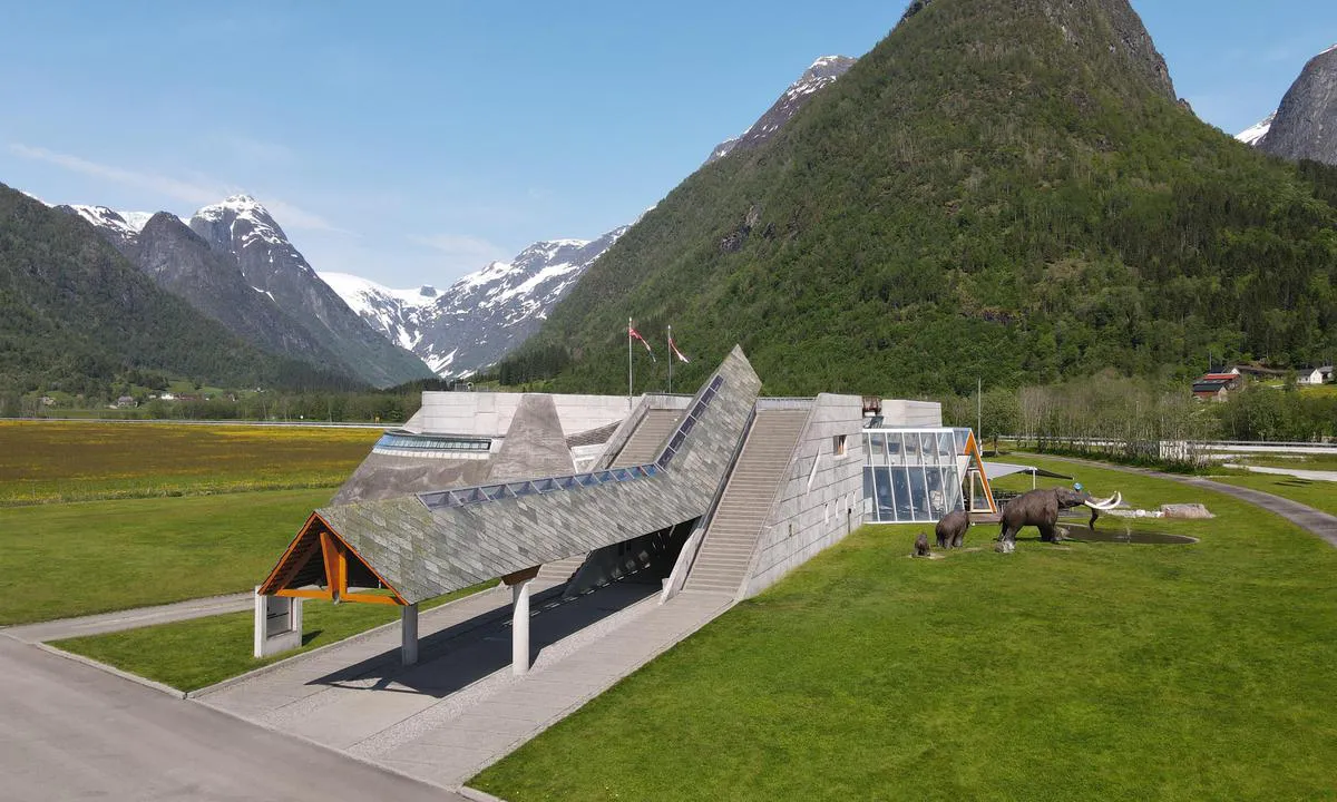 Fjærland: Glacier museeum. Movie of glacier.  Also a plane that crashed on glacier, and could not be found when it should be brought down, is now «coming out» of Bøyabreen and parts are to be seen inside museum. The museum is  2,5 km from harbour.