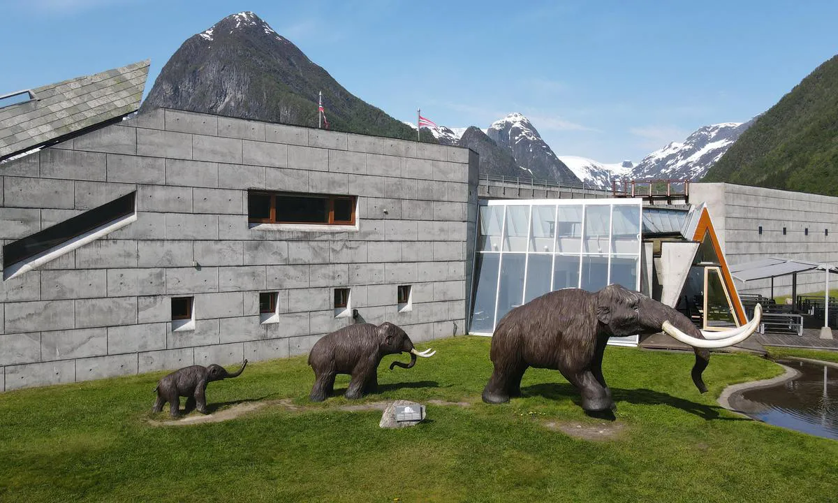 Fjærland: Mammut at glacier museeum.