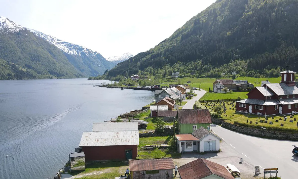 Fjærland: Looking south.  Church an book-shop in most of the small houses.