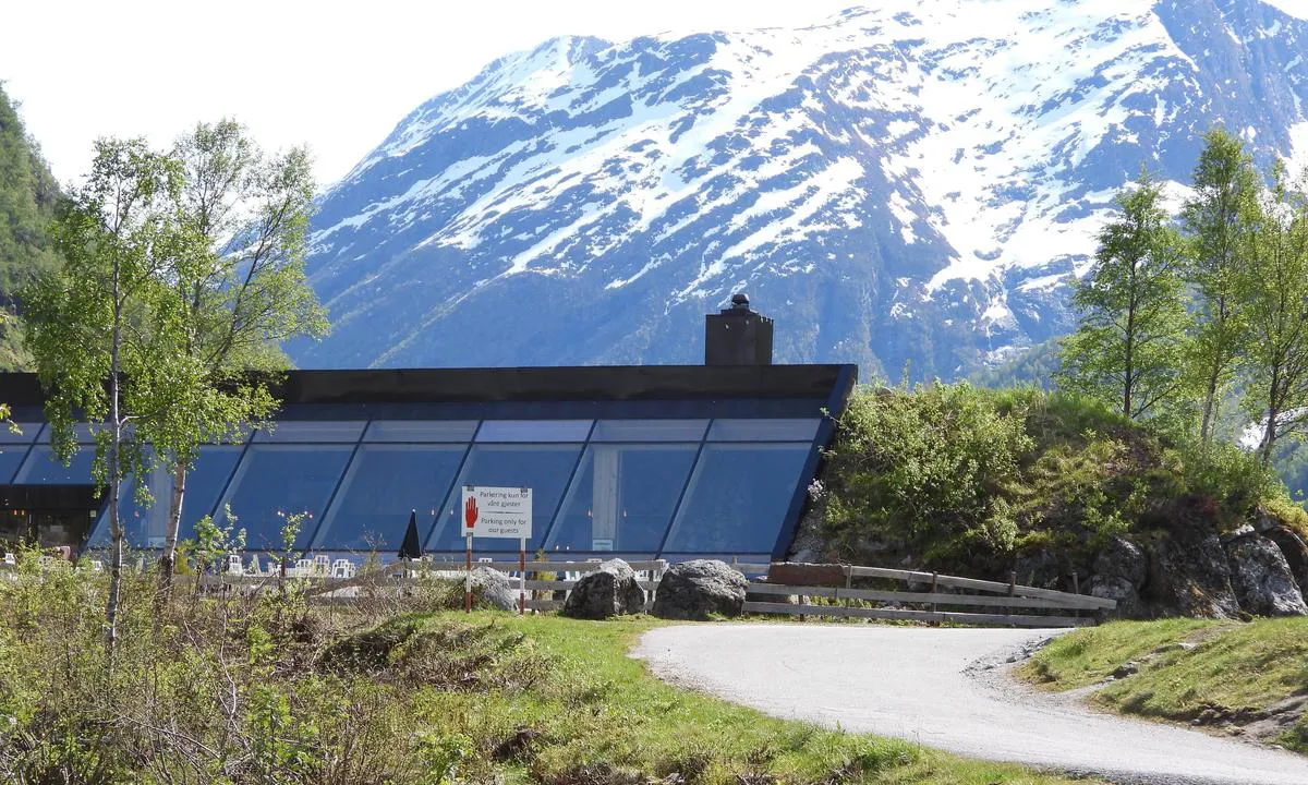 Fjærland: {"base": "en", "no": "Kaf\u00e9. Ved isbreen B\u00f8yabreen.", "se": "Caf\u00e9. Vid glaci\u00e4ren B\u00f8yabreen.", "en": "Cafe. At glacier B\u00f8yabreen.", "da": "Caf\u00e9. Ved gletsjeren B\u00f8yabreen."}