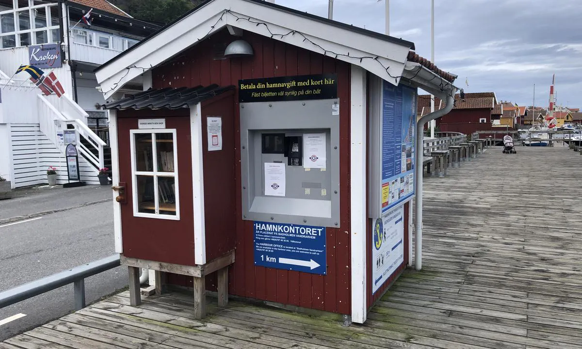 Fjällbacka: {"base": "no", "no": "Det er b\u00e5de forh\u00e5ndsbestilling og drop in med betaling p\u00e5 automat", "se": "Det finns b\u00e5de f\u00f6rhandsbokning och drop-in med betalning p\u00e5 automat", "en": "There is both advance booking and drop-in with payment at the machine", "da": "Der er b\u00e5de forudbestilling og drop in med betaling p\u00e5 automat"}
