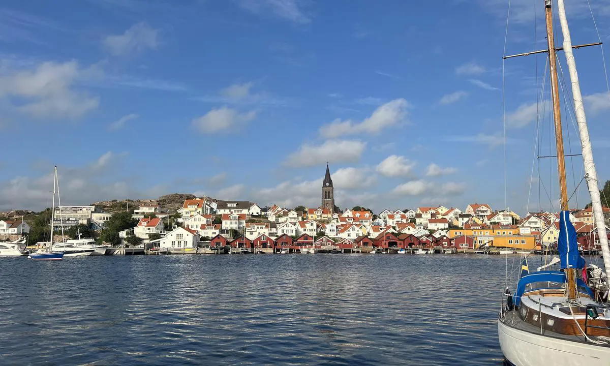 Fjällbacka: {"base": "se", "no": "Fjellbekka", "se": "Fjellb\u00e4cka", "en": "Fjellb\u00e4cka", "da": "Fjeldb\u00e6kken"}