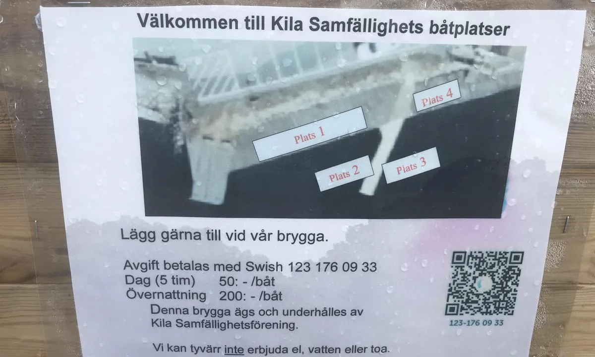 Flatön - Handelsman Flink: {"base": "no", "no": "Fast brygge foran butikk/restaurant\r\n4 plasser uten vann, str\u00f8m, dusj, toalett.", "se": "Fast brygga framf\u00f6r butik/restaurang<br>4 platser utan vatten, el, dusch, toalett.", "en": "Fixed dock in front of shop/restaurant<br>4 berths without water, electricity, shower, toilet.", "da": "Fast kaj foran butik/restaurant<br>4 pladser uden vand, str\u00f8m, brusebad, toilet."}
