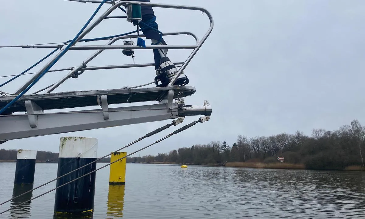 Flemhudersee: {"base": "en", "no": "Her kan du se fort\u00f8yningene du kan binde deg til.", "se": "H\u00e4r kan du se f\u00f6rt\u00f6jningarna du kan binda till.", "en": "Here you can see the moorings you can tide to.", "da": "Her kan du se fort\u00f8jningerne, du kan binde til."}