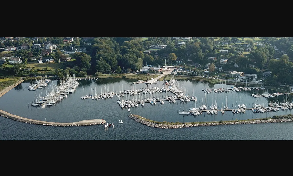 {"base": "de", "no": "Flensburg Yachtklubb", "se": "Flensburg Yachtklubb", "en": "Flensburg Yacht Club", "da": "Flensborg Yachtklub", "fr": "Yachtclub de Flensburg", "de": "Flensburg Yachtclub", "es": "Flensburger Yate Club", "it": "Flensburger Yachtclub", "pt": "Flensburg Yachtclub", "nl": "Flensburg Jachtclub", "pl": "Flensburg Jachtklub", "uk": "\u0424\u043b\u0435\u043d\u0441\u0431\u0443\u0440\u0437\u044c\u043a\u0438\u0439 \u044f\u0445\u0442-\u043a\u043b\u0443\u0431", "ro": "Clubul de Yachturi Flensburg", "tr": "Flensburg Yat Kul\u00fcb\u00fc", "el": "\u0399\u03c3\u03c4\u03b9\u03bf\u03c0\u03bb\u03bf\u03ca\u03ba\u03cc\u03c2 \u038c\u03bc\u03b9\u03bb\u03bf\u03c2 \u03a6\u03bb\u03ad\u03bd\u03c3\u03bc\u03c0\u03bf\u03c5\u03c1\u03b3\u03ba", "cs": "Flensburgsk\u00fd jachtklub", "hu": "Flensburg Yachtclub", "fi": "Flensburger Purjehdusseura", "bg": "\u0424\u043b\u0435\u043d\u0441\u0431\u0443\u0440\u0433 \u042f\u0445\u0442\u043a\u043b\u0443\u0431", "sr": "\u0408\u0430\u0445\u0442 \u043a\u043b\u0443\u0431 \u0424\u043b\u0435\u043d\u0441\u0431\u0443\u0440\u0433", "et": "Flensburgi jahtklubi", "lv": "Flensburgas Jahtklubs", "lt": "Flensburgo jacht\u0173 klubas"}