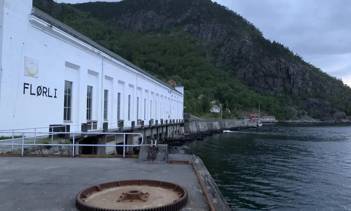 Flørli: {"base": "no", "no": "Et av Norges eldste kraftverk", "se": "Ett av Norges \u00e4ldsta kraftverk", "en": "One of Norway's oldest power plants", "da": "Et af Norges \u00e6ldste kraftv\u00e6rker"}
