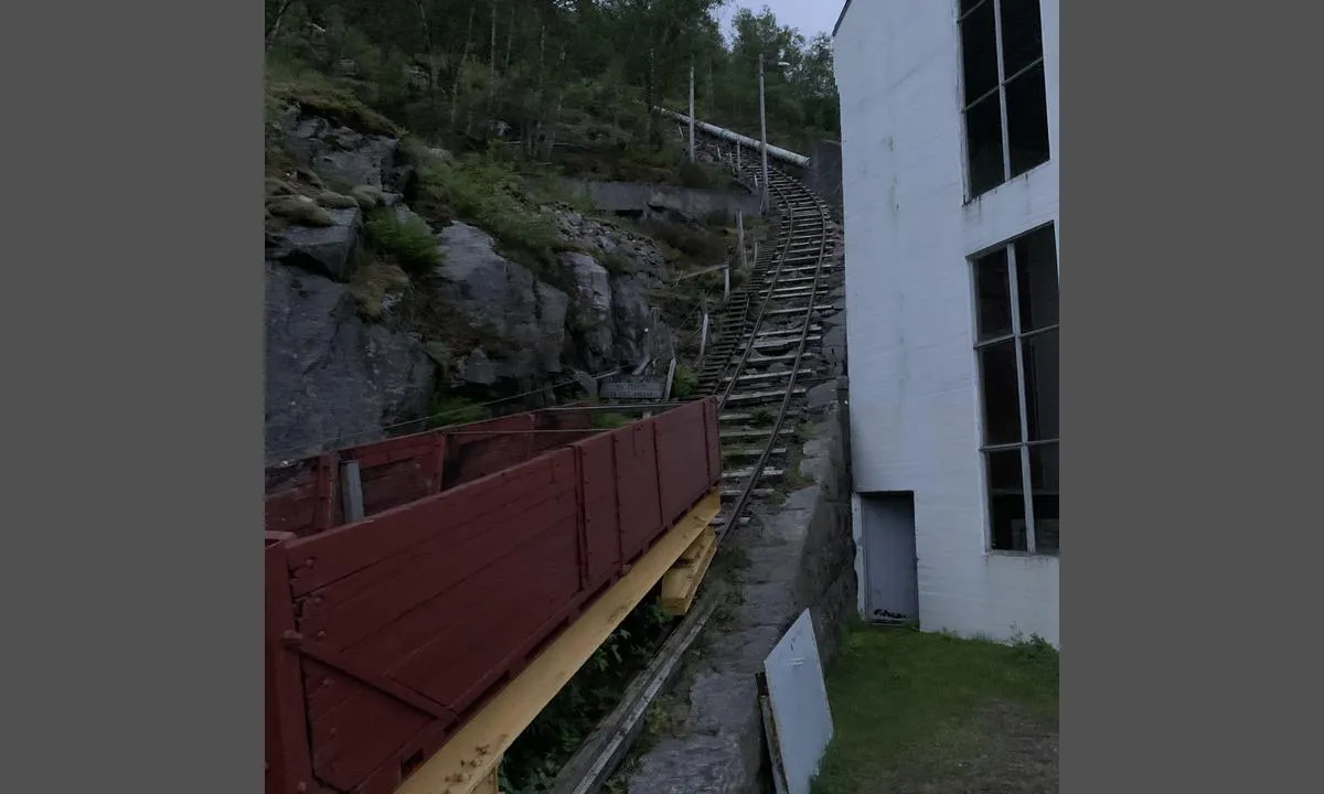 Flørli: Her starter trappen (verdens lengste tretrapp) - 4444 trinn