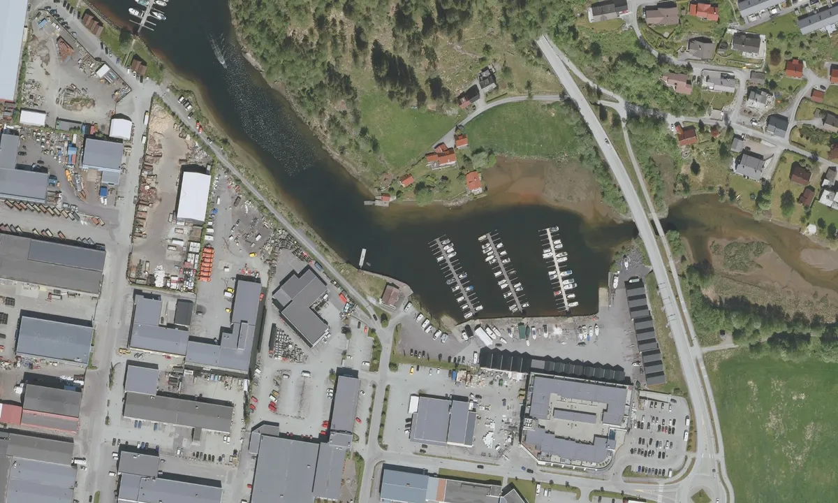 Flyfoto av Førde Båtklubb