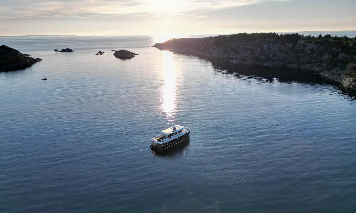 Førlandsvågen: Seeing west out to the exposed strech Sletta. Anchored here on the deepest part 30 meter. Possible to go further in on less depth.