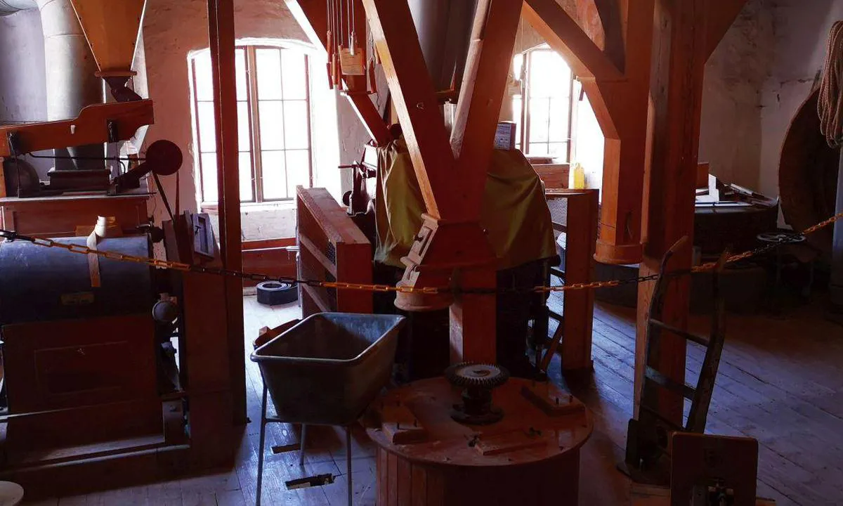 {"base": "se", "no": "Industriemuseum Forsvik", "se": "Industriemuseum Forsvik", "en": "Industrial Museum Forsvik", "da": "Industrimuseum Forsvik"}