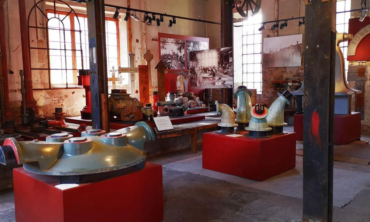{"base": "de", "no": "Industriemuseum Forsvik", "se": "Industrimuseum Forsvik", "en": "Industrial Museum Forsvik", "da": "Industriemuseum Forsvik", "fr": "Mus\u00e9e industriel de Forsvik", "de": "Industriemuseum Forsvik", "es": "Museo Industrial de Forsvik", "it": "Museo Industriale Forsvik", "pt": "Museu Industrial de Forsvik", "nl": "Industrimuseum Forsvik", "pl": "Muzeum Przemys\u0142owe Forsvik", "uk": "\u0406\u043d\u0434\u0443\u0441\u0442\u0440\u0456\u0430\u043b\u044c\u043d\u0438\u0439 \u043c\u0443\u0437\u0435\u0439 \u0424\u043e\u0440\u0441\u0432\u0456\u043a", "ro": "Muzeul industrial Forsvik", "tr": "Forsvik End\u00fcstri M\u00fczesi", "el": "\u0392\u03b9\u03bf\u03bc\u03b7\u03c7\u03b1\u03bd\u03b9\u03ba\u03cc \u039c\u03bf\u03c5\u03c3\u03b5\u03af\u03bf Forsvik", "cs": "Pr\u016fmyslov\u00e9 muzeum Forsvik", "hu": "Industriem\u00fazeum Forsvik", "fi": "Forvikin teollisuusmuseo", "bg": "\u0418\u043d\u0434\u0443\u0441\u0442\u0440\u0438\u0430\u043b\u0435\u043d \u043c\u0443\u0437\u0435\u0439 \u0424\u043e\u0440\u0441\u0432\u0438\u043a", "sr": "\u0418\u043d\u0434\u0443\u0441\u0442\u0440\u0438\u0458\u0441\u043a\u0438 \u043c\u0443\u0437\u0435\u0458 \u0424\u043e\u0440\u0441\u0432\u0438\u043a", "et": "T\u00f6\u00f6stusmuuseum Forsvik", "lv": "Industriemuzejs Forsvik", "lt": "Pramon\u0117s muziejus Forsvik"}