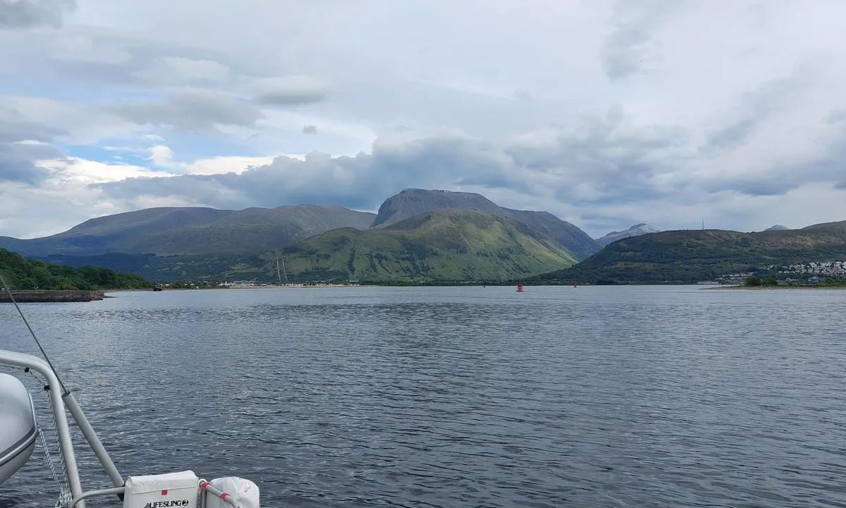 {"base": "en", "no": "Utsikt mot Fort William", "se": "Utsikt mot Fort William", "en": "View towards Fort William", "da": "Udsigt mod Fort William"}