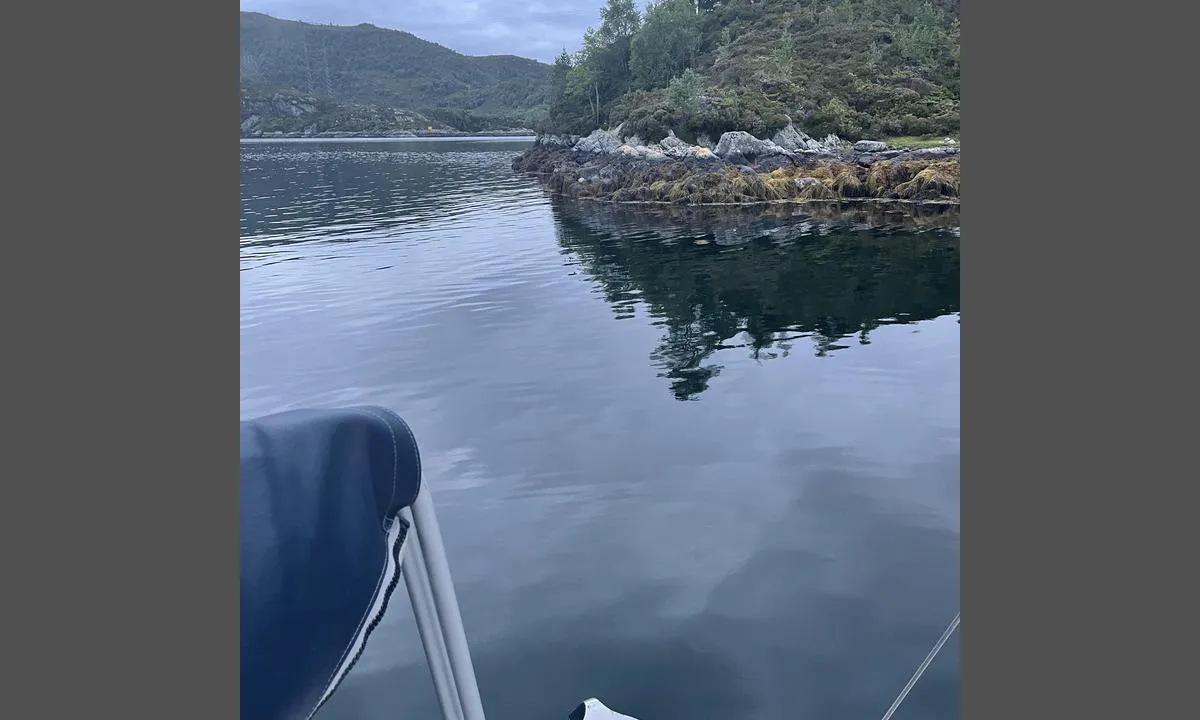 Fridesund: {"base": "no", "no": "Mot s\u00f8r", "se": "Mot s\u00f6der", "en": "To the south", "da": "Mod syd"}