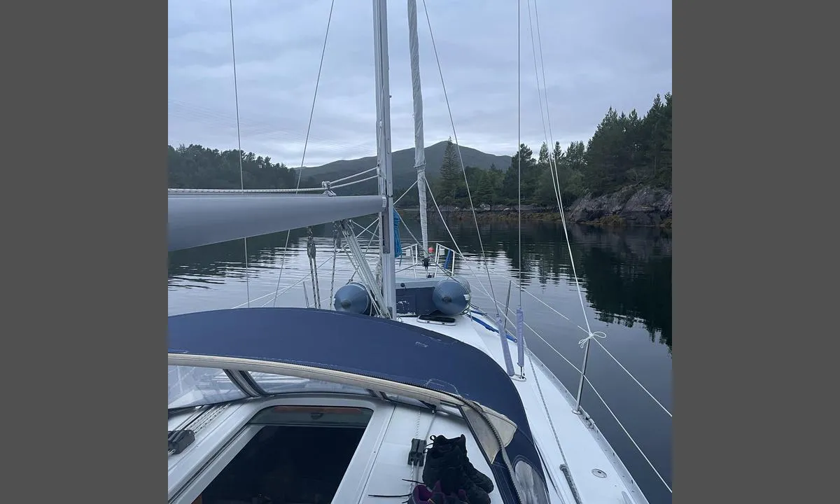 Fridesund: {"base": "no", "no": "Mot vest", "se": "Mot v\u00e4st", "en": "Towards the west", "da": "Mod vest"}
