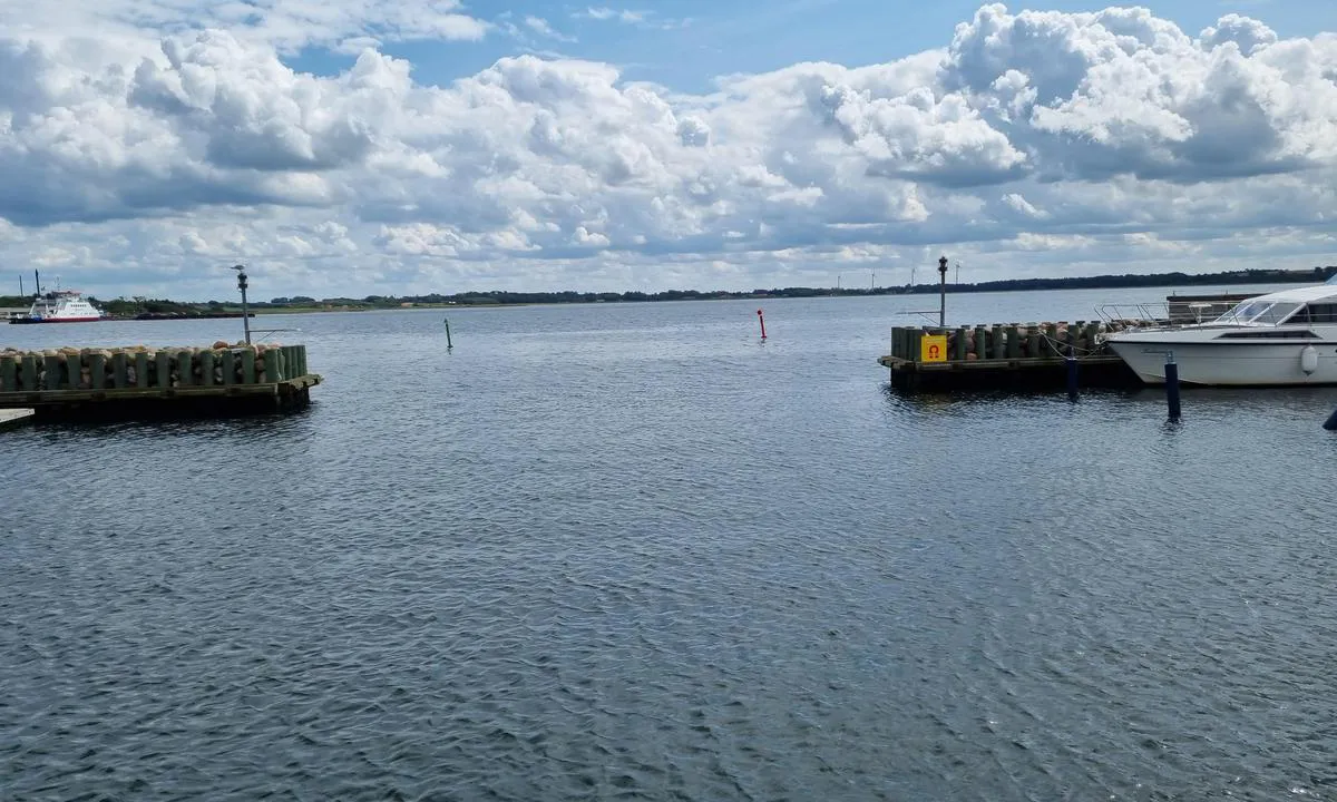 Fur Havn: Innseilingen - lystbåthavnen til babord
