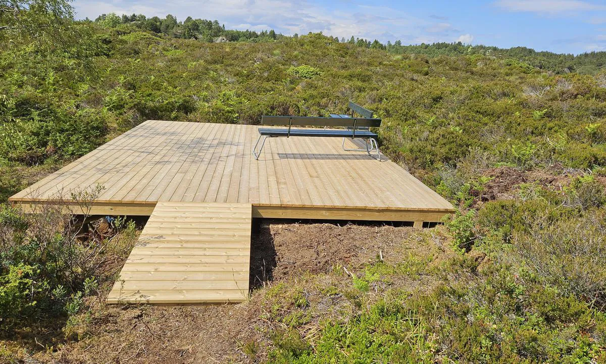 Furøya: {"base": "no", "no": "Ny platting er kommet p\u00e5 plass.", "se": "Ny plattform har kommit p\u00e5 plats.", "en": "A new platform has been installed.", "da": "Ny platform er kommet p\u00e5 plads."}