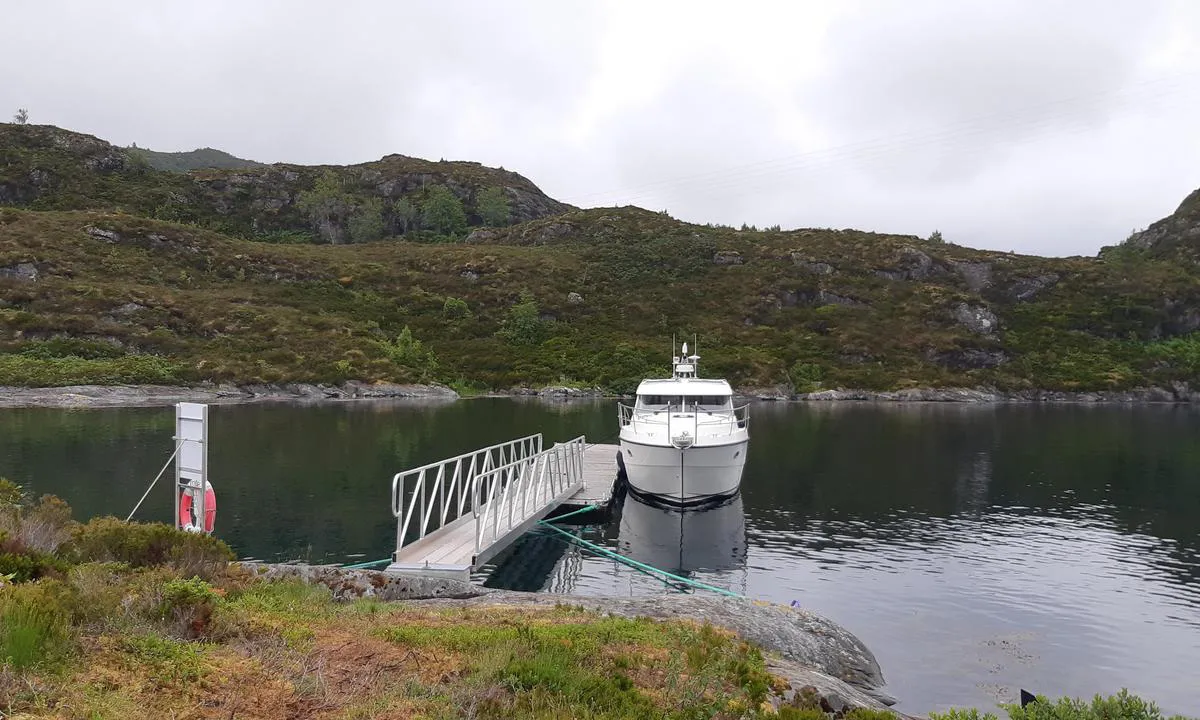Furøya: {"base": "no", "no": "En fin plass i vakre omgivelser.", "se": "En fin plats i vackra omgivningar.", "en": "A nice place in beautiful surroundings.", "da": "Et fint sted i smukke omgivelser."}