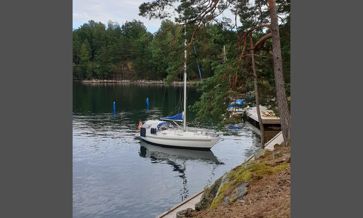 Furøya Øst: {"base": "no", "no": "Flotte b\u00f8yer for akterfeste", "se": "Flotta bojar f\u00f6r akterf\u00e4ste", "en": "Great buoys for stern mooring", "da": "Flotte b\u00f8jer til agterfort\u00f8jning"}