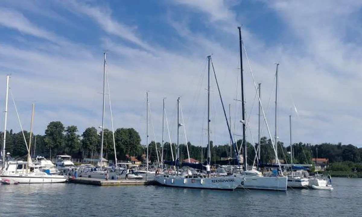 {"base": "se", "no": "Furusund Gjestehavn", "se": "Furusund G\u00e4sthamn", "en": "Furusund Guest Harbor", "da": "Furusund G\u00e6stehavn"}