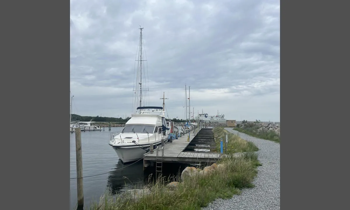 Fynshav Bådehavn: {"base": "se", "no": "Ytre molo", "se": "Ytremolo", "en": "Outer crane", "da": "Ydre mole"}