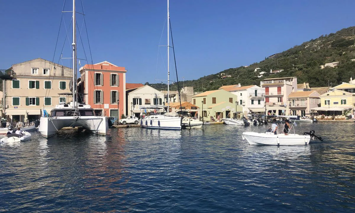 {"base": "en", "no": "Bykaien, Gaios (nordenden)", "se": "Stadskaj, Gaios (norra \u00e4nden)", "en": "Town quay, Gaios (north end)", "da": "Bykaj, Gaios (nordlige ende)"}