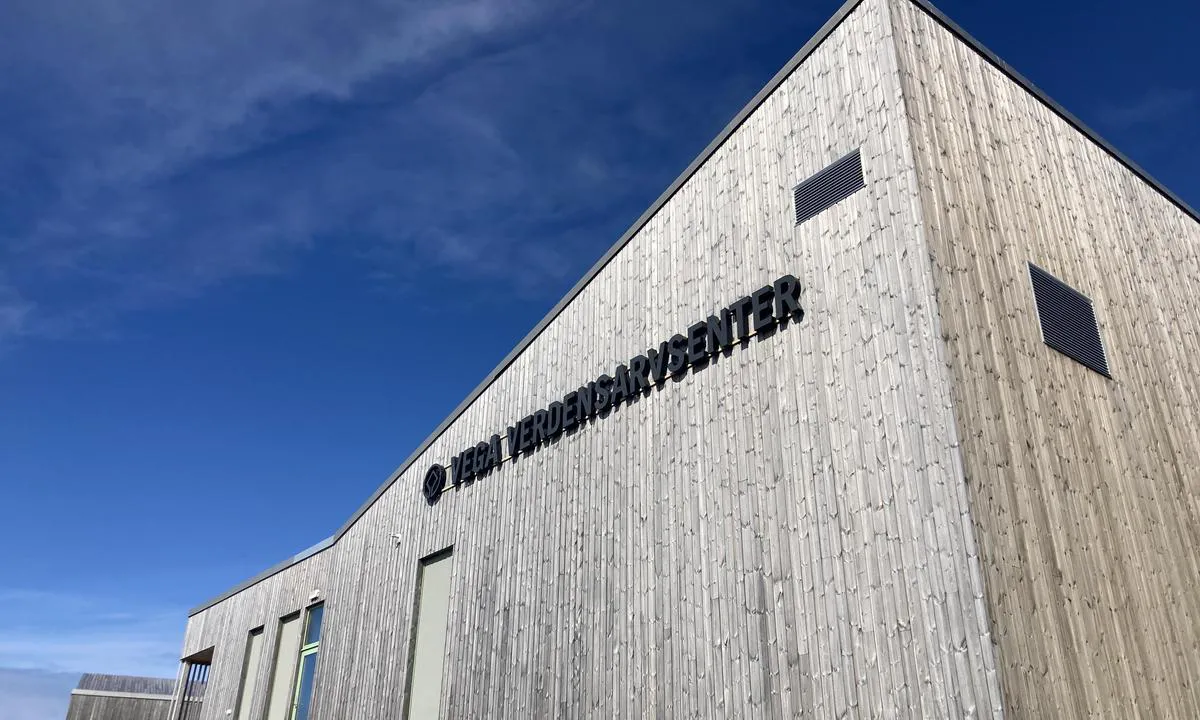 Gardsøya Gjestehavn: {"base": "en", "no": "UNESCO verdensarvsenter. Et interessant sted ved siden av brygga.", "se": "UNESCO v\u00e4rldsarvscenter. En intressant plats bredvid pontonen.", "en": "UNESCO world heritage center. An interesting place next to the pontoon.", "da": "UNESCO verdensarvscenter. Et interessant sted ved siden af pontonen."}