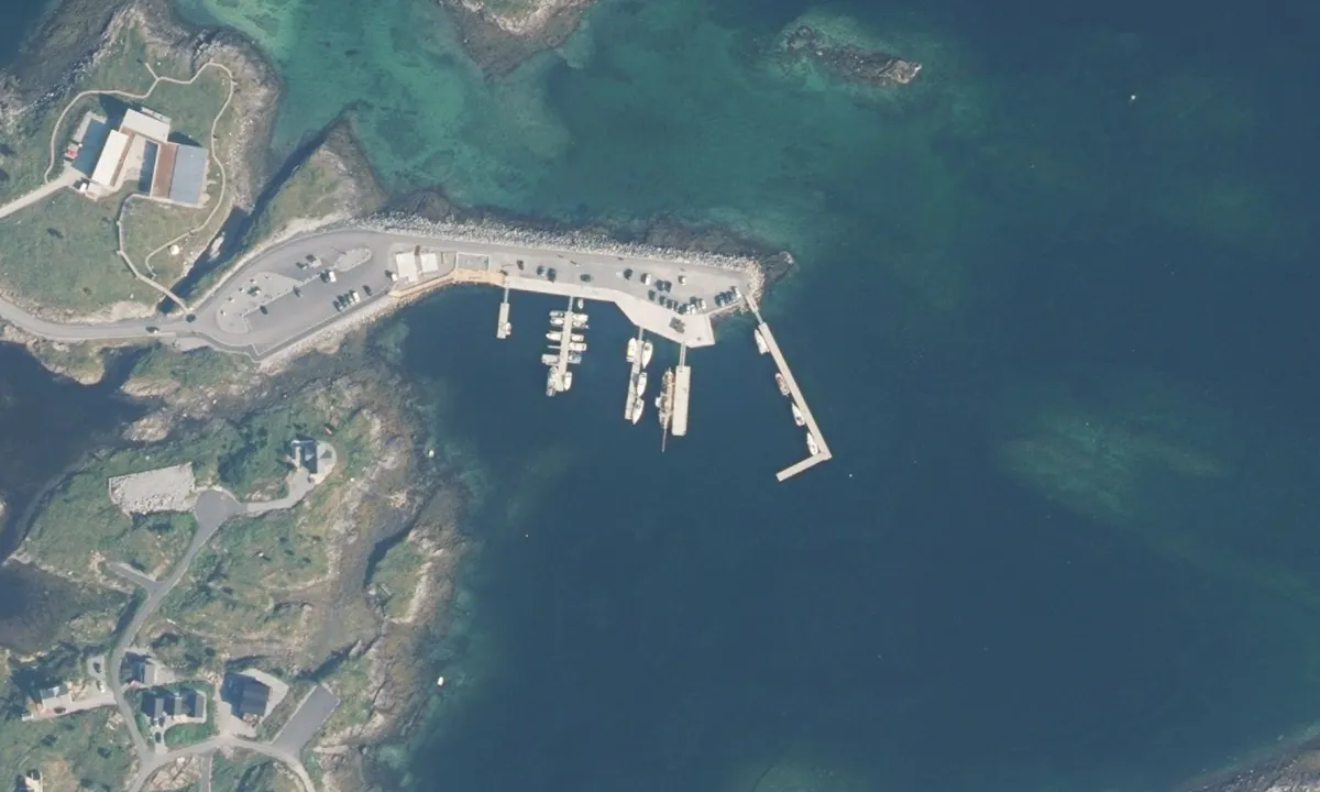 Flyfoto av Gardsøya Gjestehavn