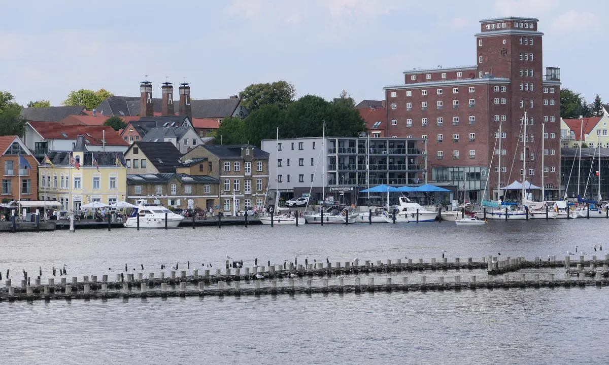 Gasthafen Kappeln: {"base": "en", "no": "Av og til sterke str\u00f8mmer.", "se": "Ibland starka tv\u00e4ra str\u00f6mmar.", "en": "Sometimes strong queer currents.", "da": "Nogle gange st\u00e6rke uregelm\u00e6ssige str\u00f8mme."}