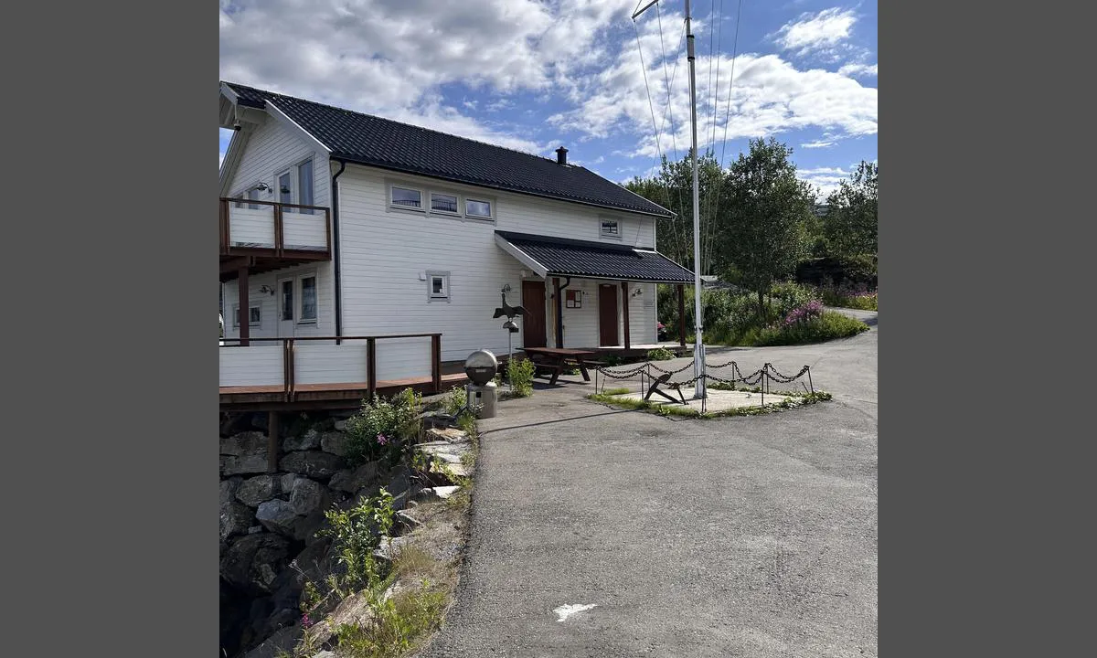 Gisund Båthavn - Finnsnes: Servicehuset med WC, vaskemaskin, tørketrommel og dusj