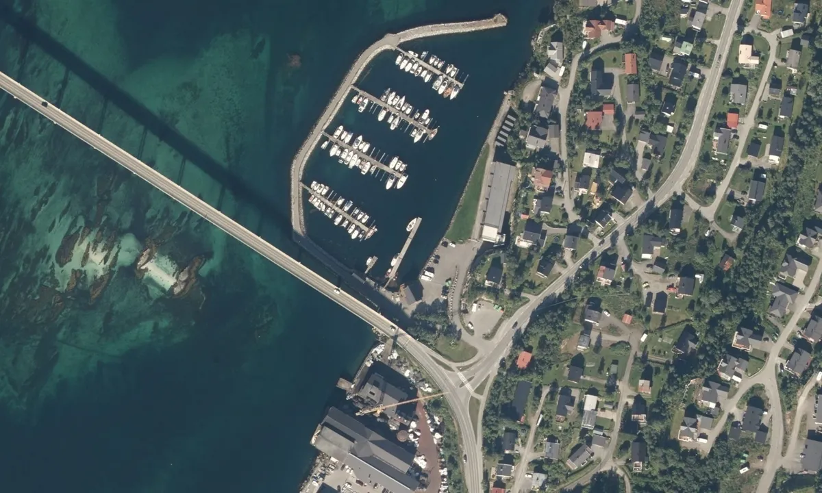 Flyfoto av GisundBåthavn