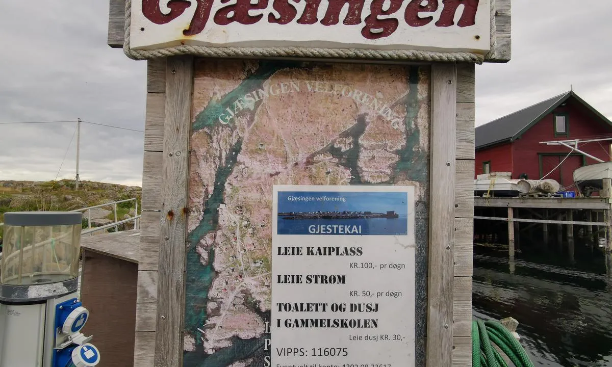 Gjæsingen: {"base": "no", "no": "Vann og str\u00f8m p\u00e5 bryggen", "se": "Vatten och el p\u00e5 bryggan", "en": "Water and electricity on the dock", "da": "Vand og str\u00f8m p\u00e5 broen", "fr": "Eau et \u00e9lectricit\u00e9 sur le ponton", "de": "Wasser und Strom am Steg", "es": "Agua y electricidad en el muelle", "it": "Acqua ed elettricit\u00e0 sul molo", "pt": "\u00c1gua e eletricidade no cais", "nl": "Water en stroom op de steiger", "pl": "Woda i pr\u0105d na molo", "uk": "\u0412\u043e\u0434\u0430 \u0442\u0430 \u0435\u043b\u0435\u043a\u0442\u0440\u0438\u043a\u0430 \u043d\u0430 \u043f\u0440\u0438\u0447\u0430\u043b\u0456", "ro": "Ap\u0103 \u0219i curent pe dig", "tr": "\u0130skelede su ve elektrik", "el": "\u039d\u03b5\u03c1\u03cc \u03ba\u03b1\u03b9 \u03c1\u03b5\u03cd\u03bc\u03b1 \u03c3\u03c4\u03b7\u03bd \u03b1\u03c0\u03bf\u03b2\u03ac\u03b8\u03c1\u03b1", "cs": "Voda a elekt\u0159ina na molu", "hu": "V\u00edz \u00e9s \u00e1ram a m\u00f3l\u00f3n", "fi": "Vesipiste ja s\u00e4hk\u00f6 satamalaiturilla", "bg": "\u0412\u043e\u0434\u0430 \u0438 \u0435\u043b\u0435\u043a\u0442\u0440\u0438\u0447\u0435\u0441\u0442\u0432\u043e \u043d\u0430 \u043a\u0435\u044f", "sr": "Voda i struja na pristani\u0161tu", "et": "Vesi ja elekter kail", "lv": "\u016adens un elektr\u012bba uz piest\u0101tnes", "lt": "Vanduo ir elektra prieplaukoje"}