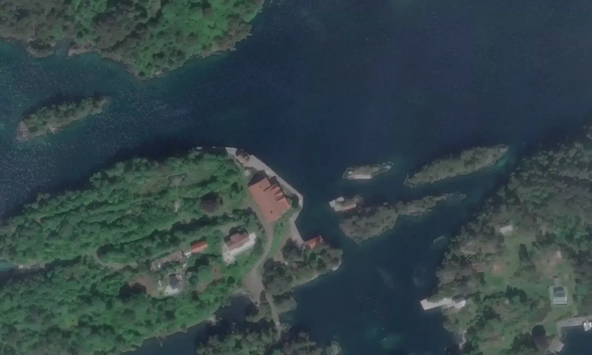 Flyfoto av Godøysund Fjordhotell
