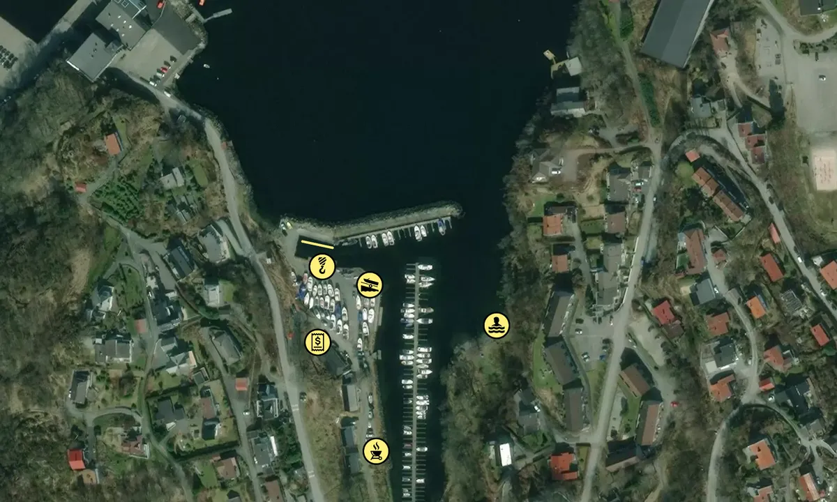 Flyfoto av Gravdal Båtlag