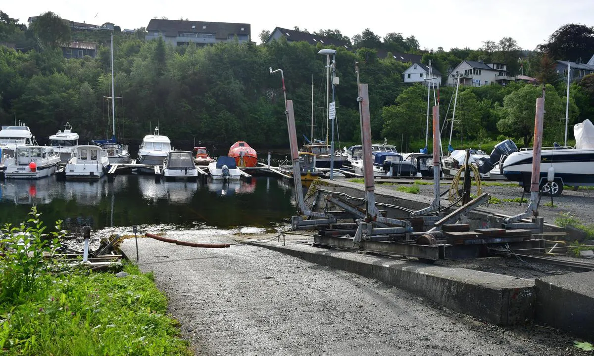 Gravdal Båtlag: {"base": "no", "no": "Slipp-vog", "se": "Slip-vagn", "en": "Slip trolley", "da": "Slip-vogn"}