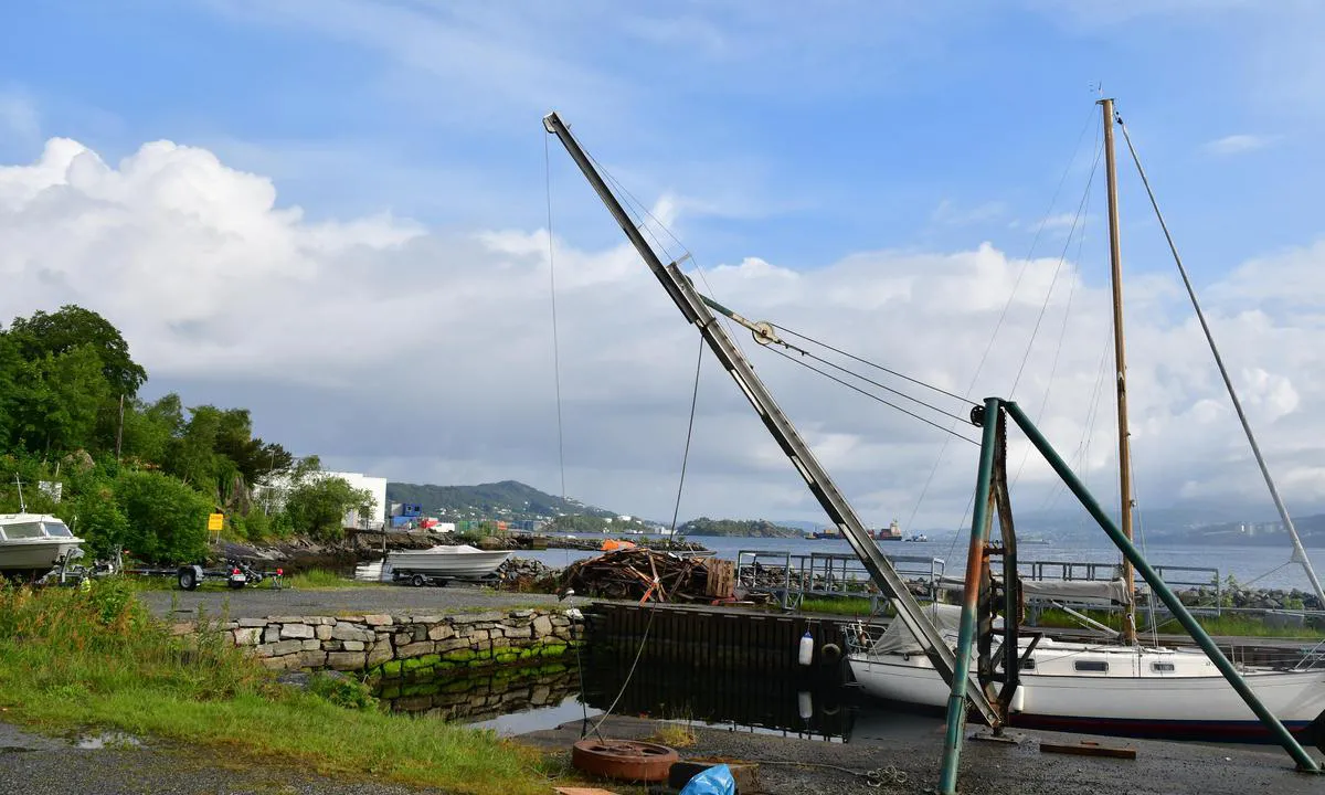 Gravdal Båtlag: {"base": "se", "no": "Mastkran", "se": "Mastekran", "en": "Mast crane", "da": "Mastkran"}
