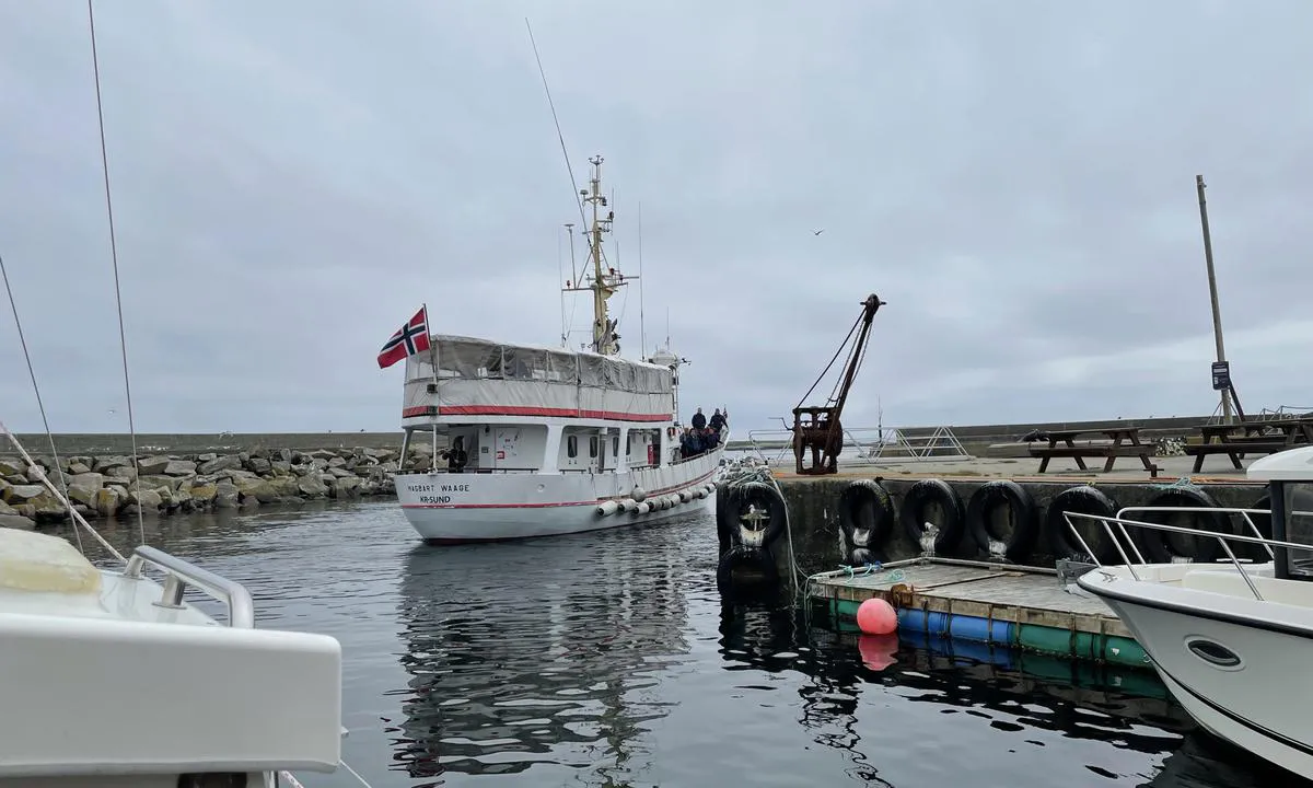 {"base": "no", "no": "Grip-ruta ankommer. God gammel redningskrysser som er blitt omdisponert.", "se": "Grip-rutan anl\u00e4nder. En gammal god r\u00e4ddningskryssare som har blivit omdisponerad.", "en": "The Grip route arrives. Good old rescue cruiser that has been repurposed.", "da": "Grip-ruten ankommer. God gammel redningskrydsser som er blevet omdisponeret."}