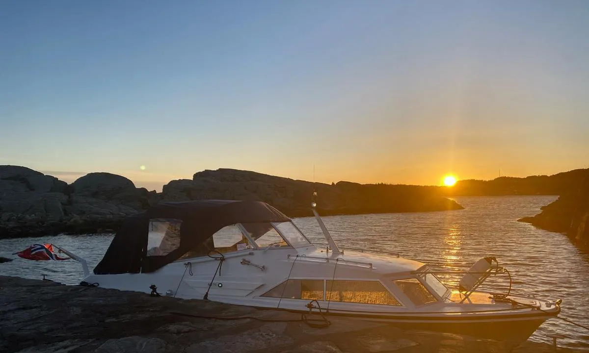 Grønningen: {"base": "no", "no": "Innl\u00f8pet og brygga", "se": "Inloppet och bryggan", "en": "The Inlet and the Dock", "da": "Indl\u00f8b og kajen"}