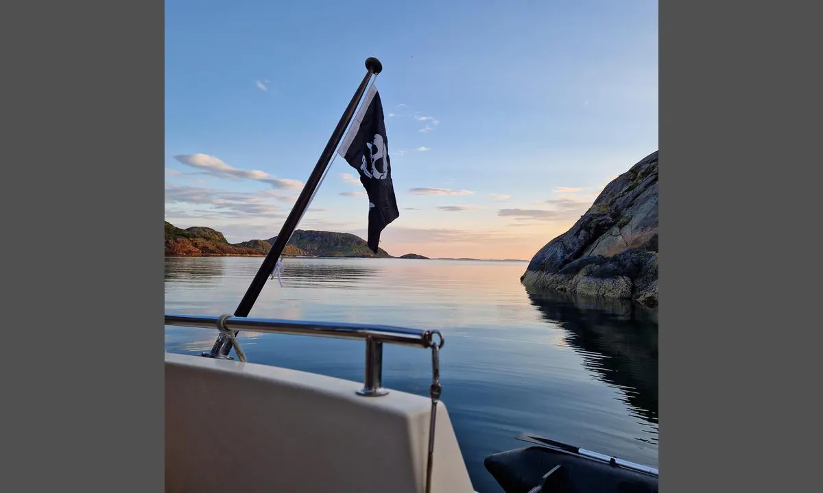 Grønnvikvågen: {"base": "no", "no": "Skygge fra tidlig kveld, men fint i horisonten.", "se": "Skugga fr\u00e5n tidig kv\u00e4ll, men fint vid horisonten.", "en": "Shade from early evening, but nice on the horizon.", "da": "Skygge fra tidlig aften, men fint i horisonten."}