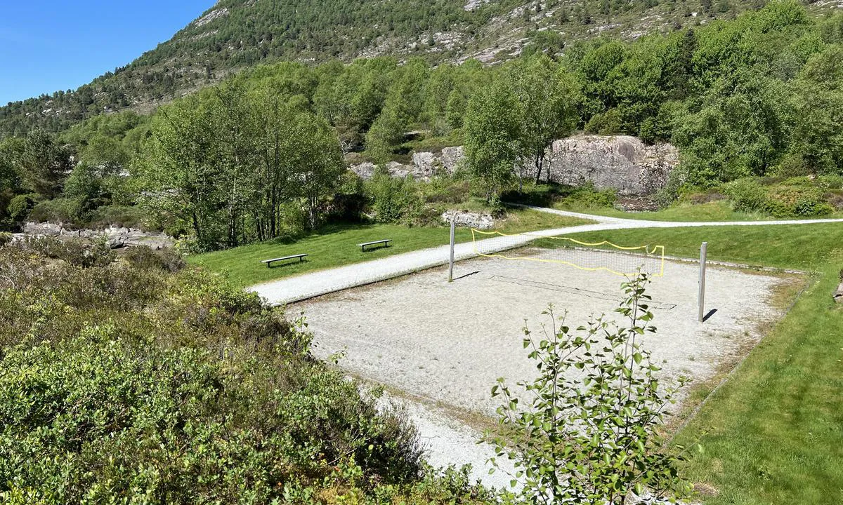 Gulating: {"base": "en", "no": "Lekeplass.", "se": "Lekplats.", "en": "Playground.", "da": "Legeplads."}