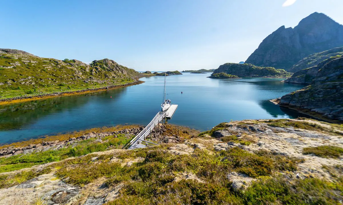 Gullvika: Nydelig havn med flytebrygge.