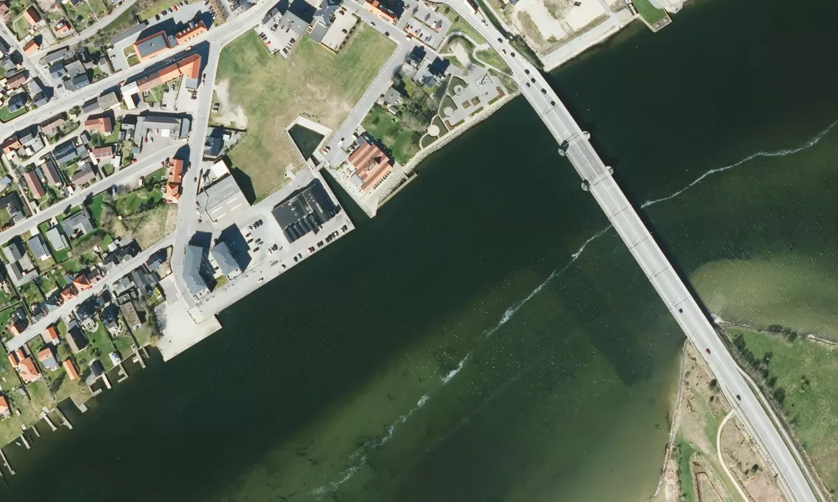 Flyfoto av Hadsund "Andersens bro"