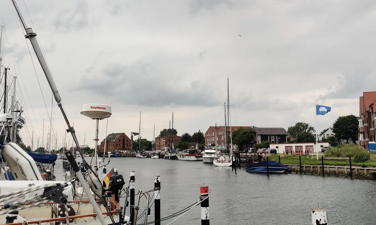 Hafen Orth: {"base": "en", "no": "Mot innersiden", "se": "Mot insidan", "en": "Towards innerside", "da": "Mod indersiden"}