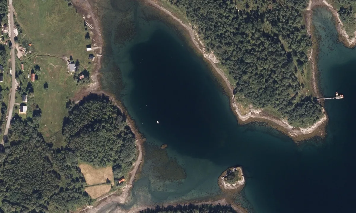 Flyfoto av Hakvågsosen
