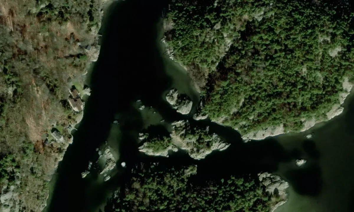 Satelite image of Hällsholmen