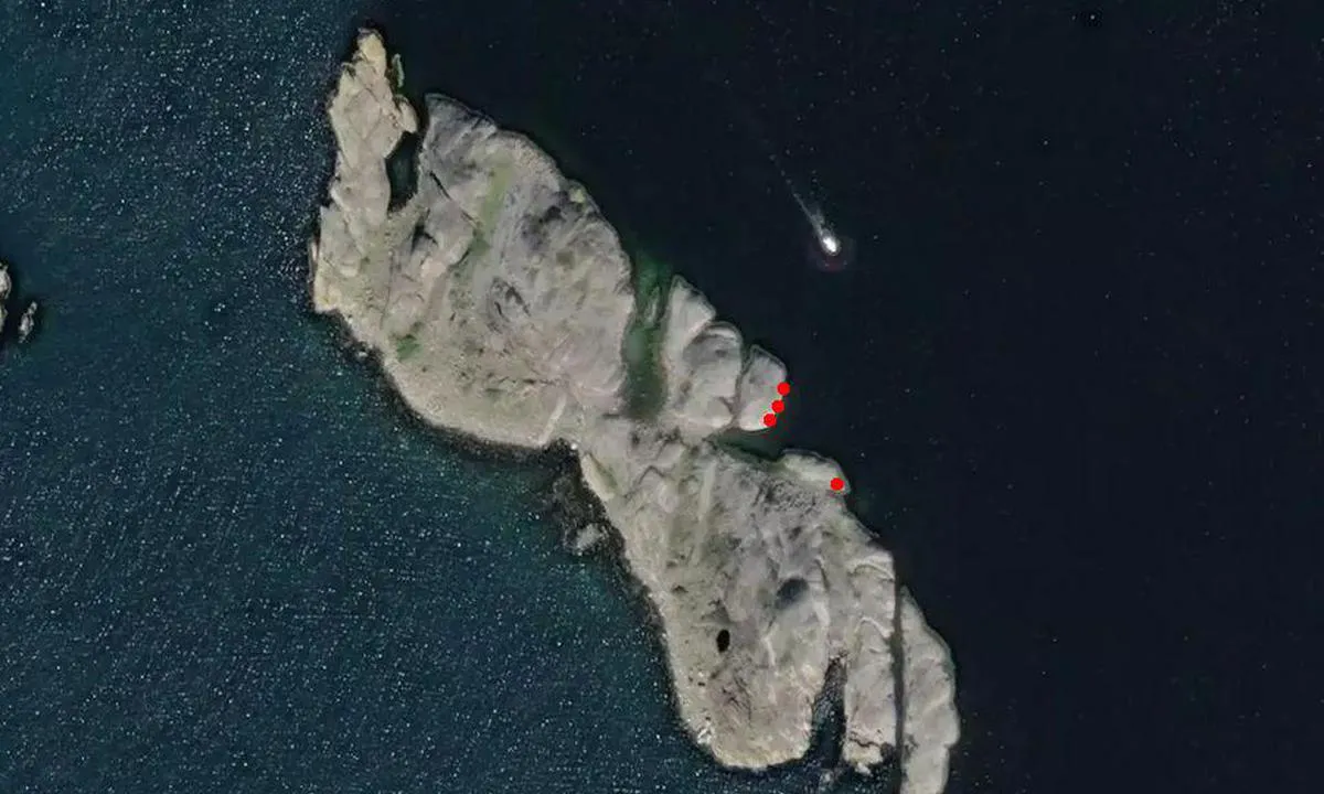 Hällsholmen - Långagärde: {"base": "se", "no": "Bolter H\u00e4llsholmen", "se": "Bolter H\u00e4llsholmen", "en": "Bolter H\u00e4llsholmen", "da": "Bolter H\u00e4llsholmen"}