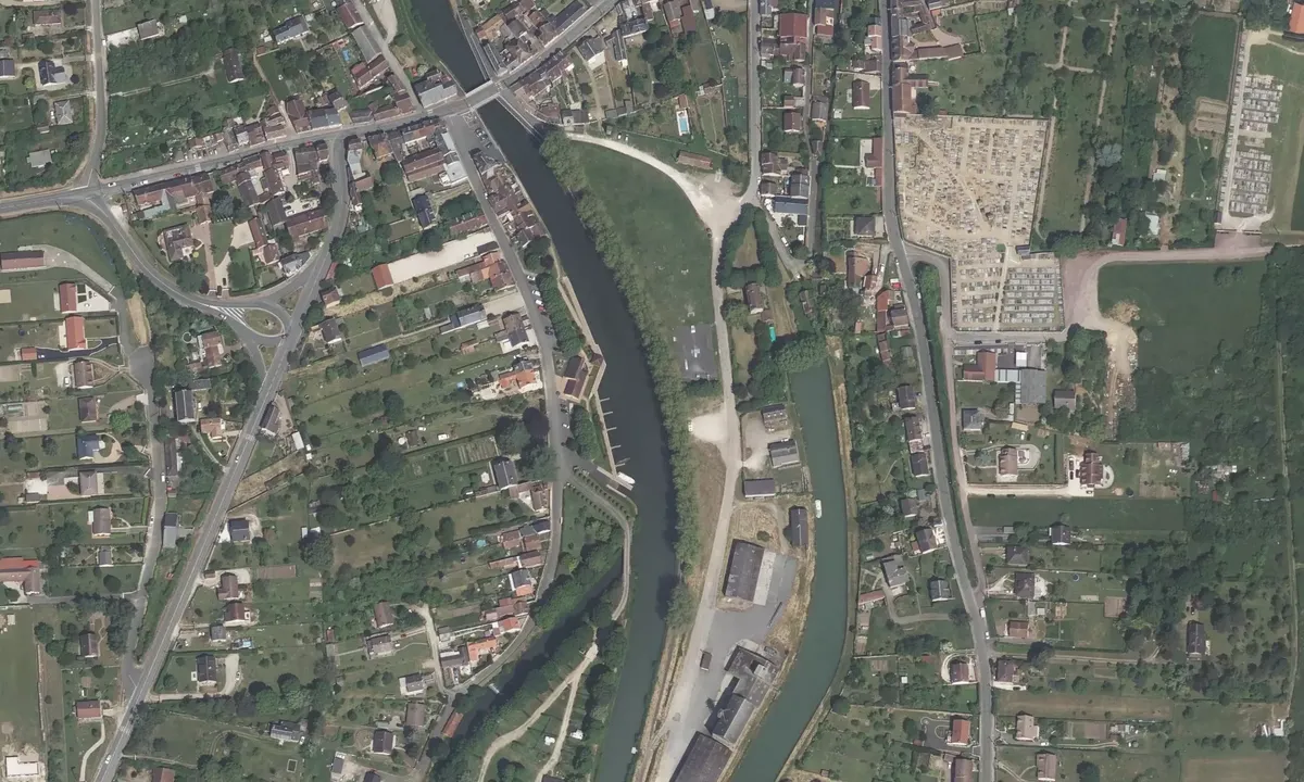 Satelite image of Halte nautique De Châtillon Coligny
