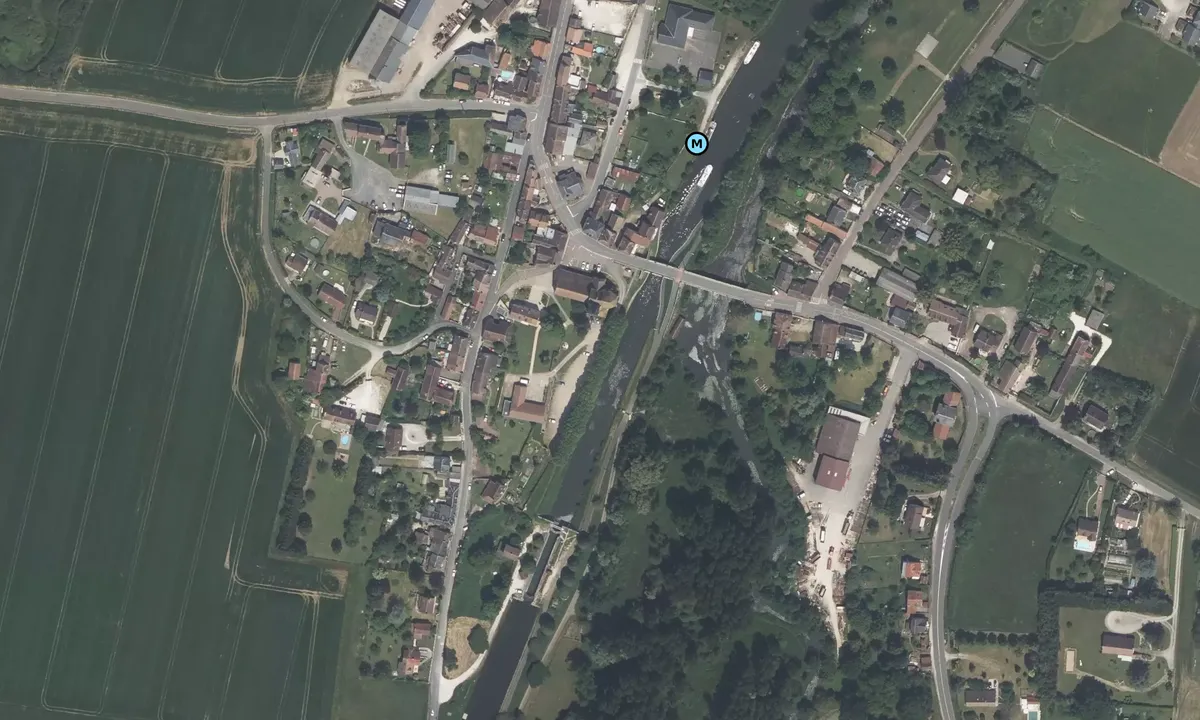 Satelite image of Halte nautique  De Montbouy