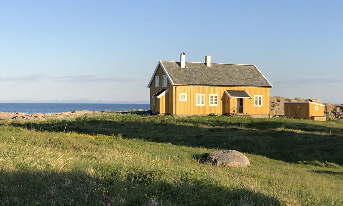 Halten er nesten en museumsøy, og du finner gamle og vakre hus der.